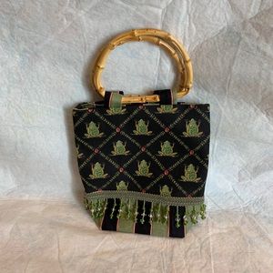 Woven frog purse